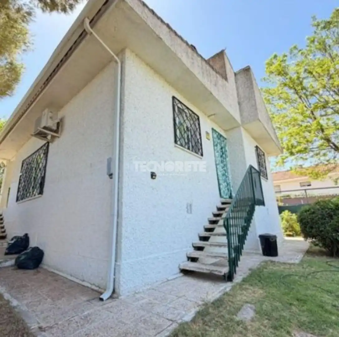 Exterior view of Houses for sale in Lillo  with Air Conditioner and Heating