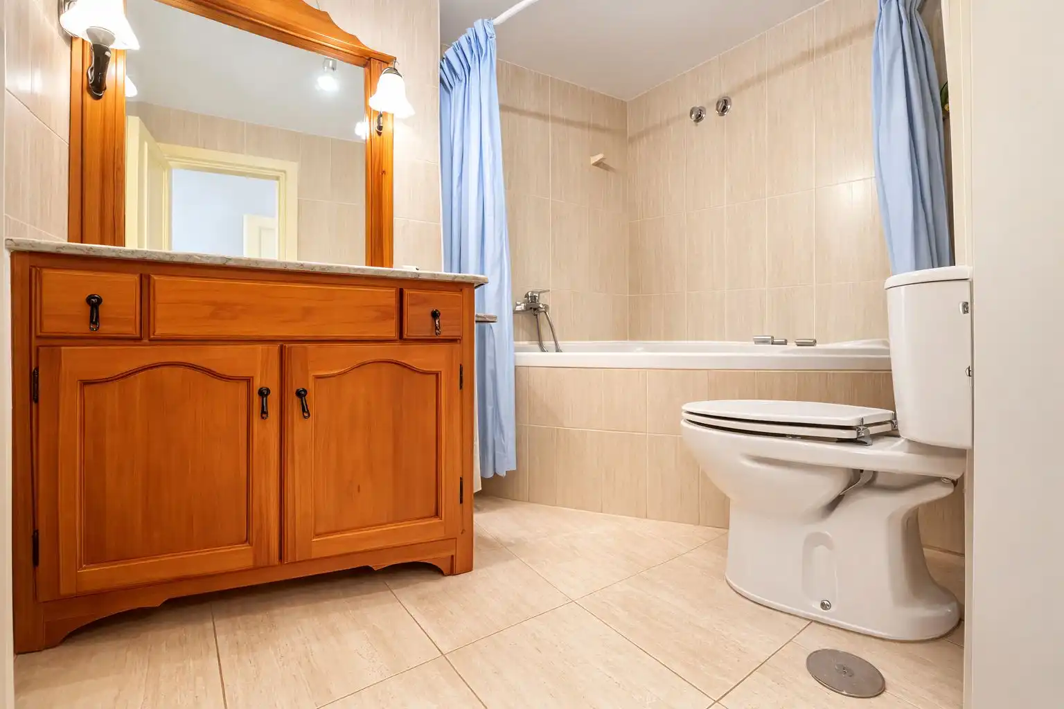 Baño de Piso en venta en Nerja con Amueblado y Balcón