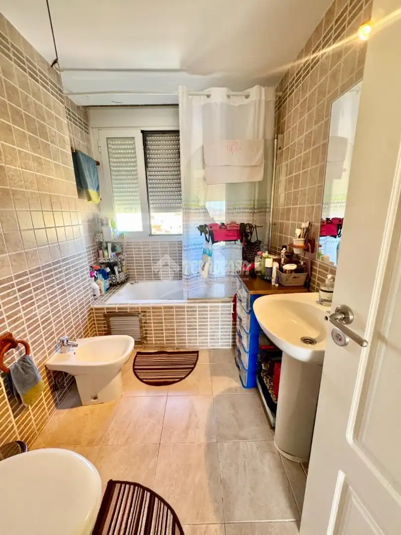 Badezimmer von Wohnung zum Verkauf in Humanes mit Klimaanlage, Heizung und Abstellraum