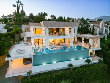 House with pool for sale in Estepona Pueblo
