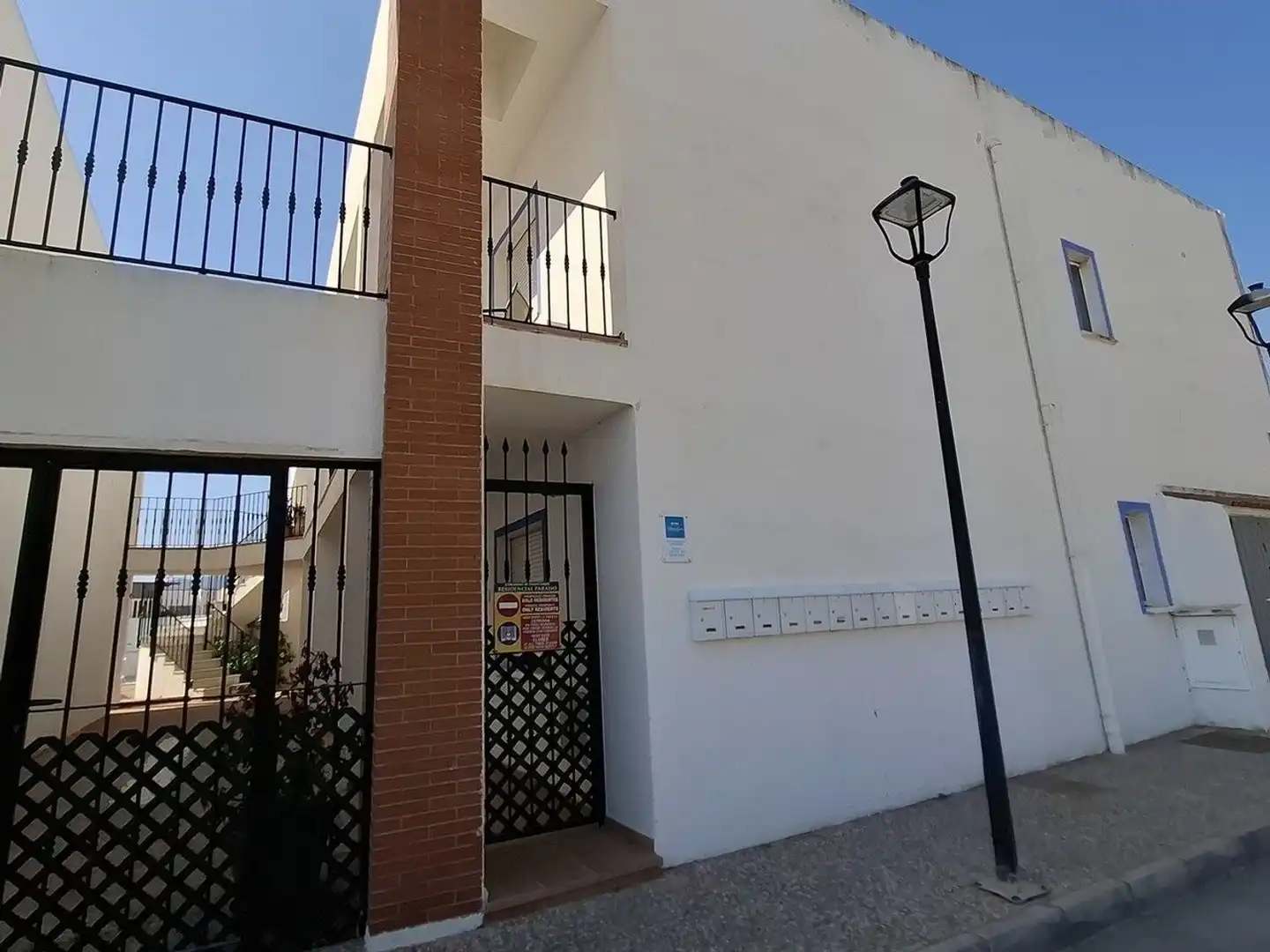 Vista exterior de Casa adosada en venda en Los Gallardos amb Aire condicionat, Terrassa i Piscina