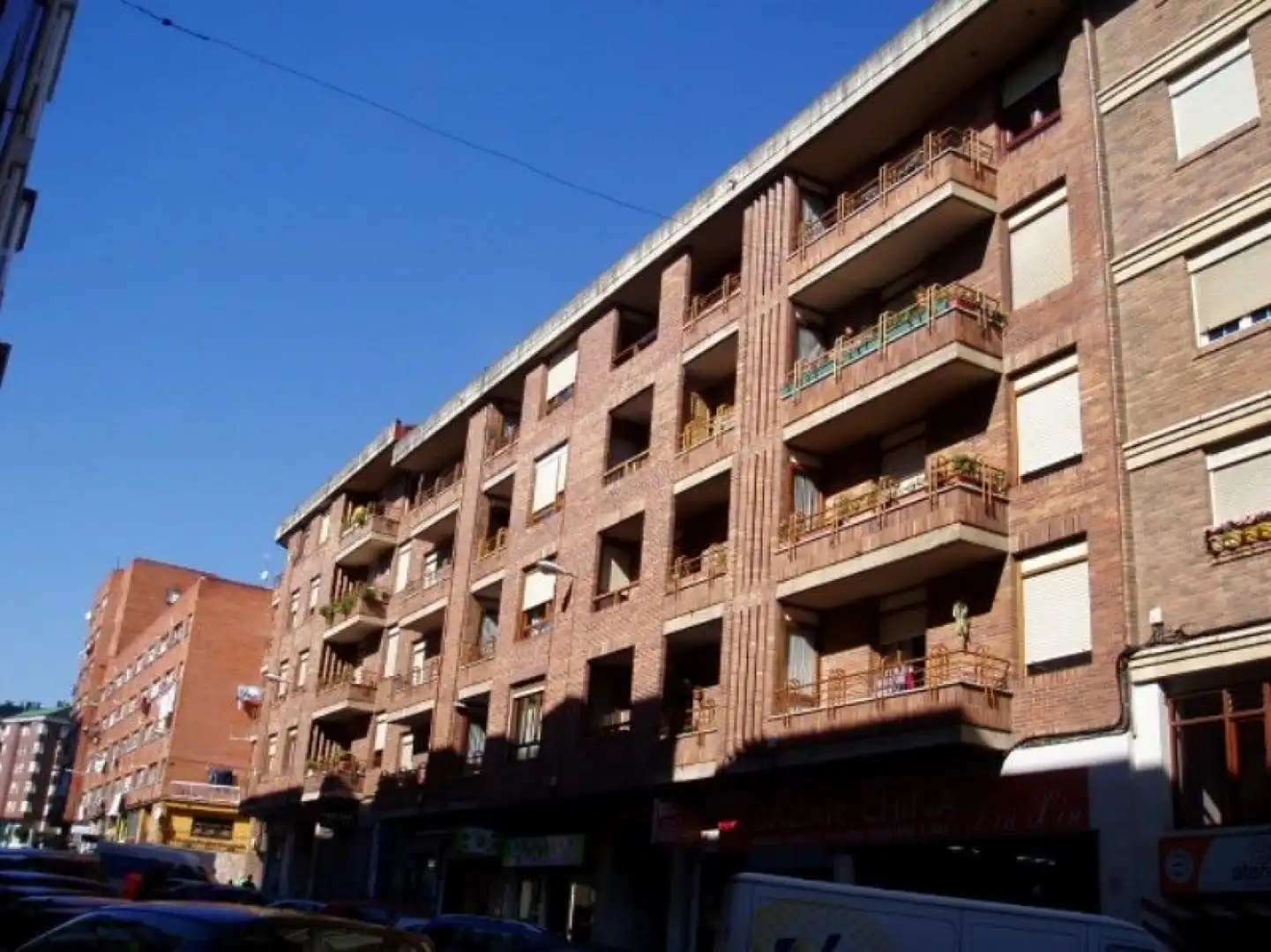 Business premises for sale in Maliaño - Calle Juan XXIII