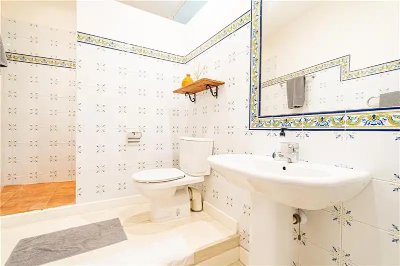 Badezimmer von Erdgeschoss zum Verkauf in  Palma de Mallorca mit Klimaanlage und Terrasse
