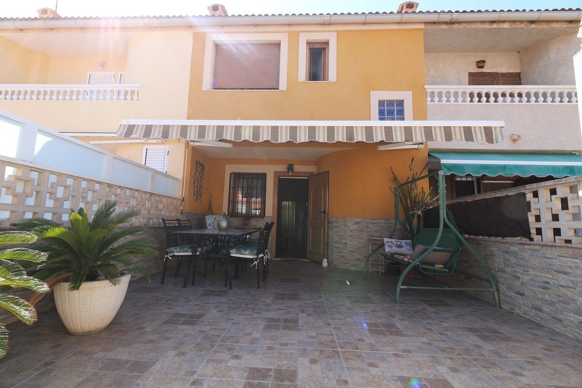 Jardí de Casa o xalet en venda en Torrevieja amb Aire condicionat, Calefacció i Terrassa