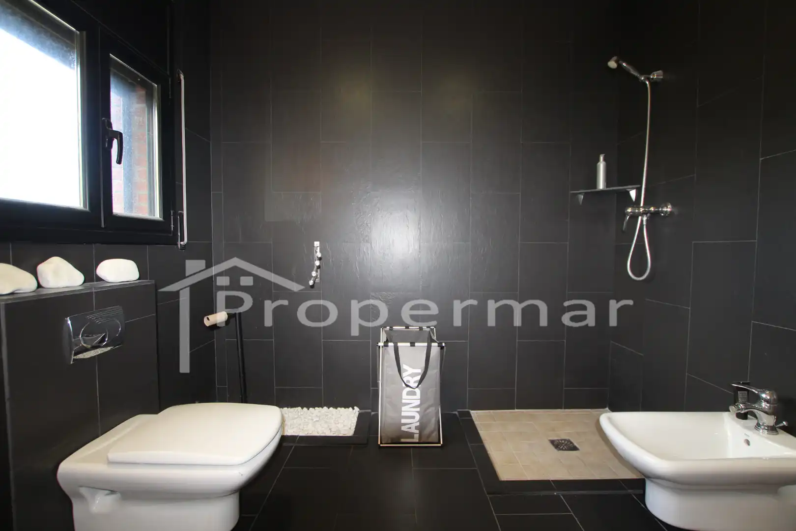 Badezimmer von Haus oder Chalet zum Verkauf in Sant Antoni de Vilamajor mit Klimaanlage, Heizung und Privatgarten