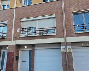 Vista exterior de Casa adosada en venda en El Prat de Llobregat amb Terrassa