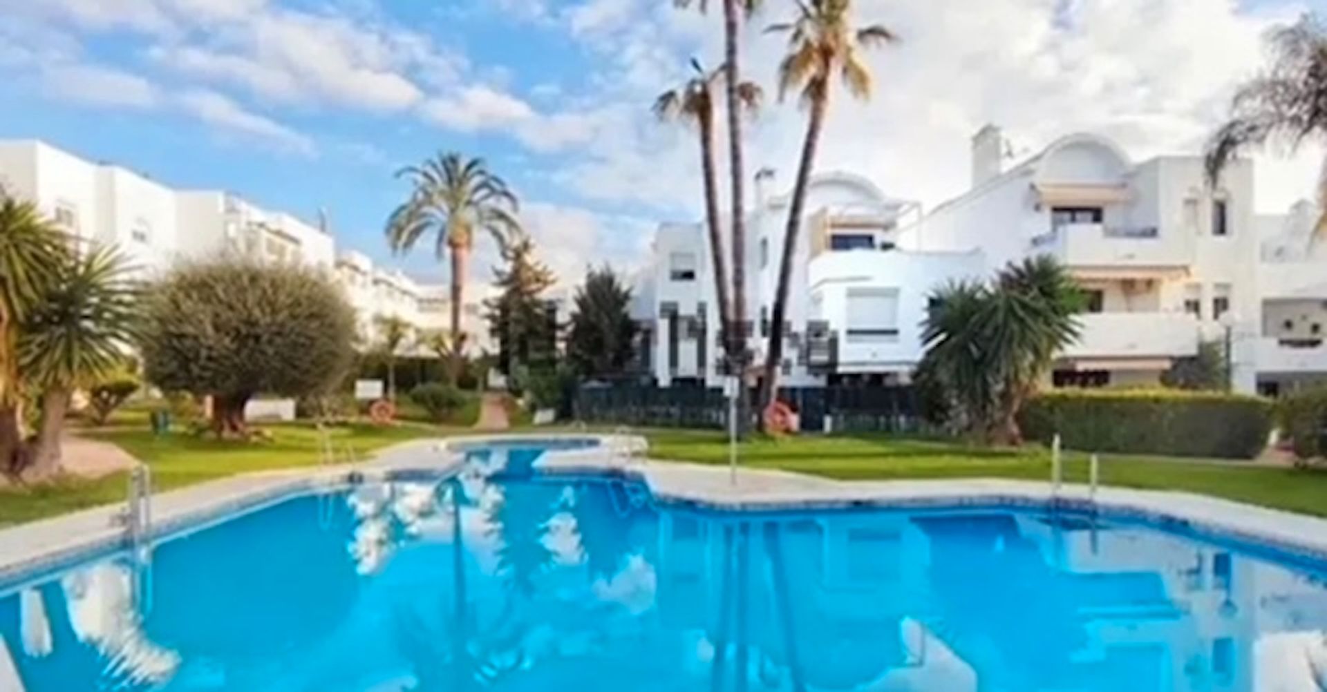 Exterior view of Apartment for sale in Estepona  with Air Conditioner, Heating and Private garden