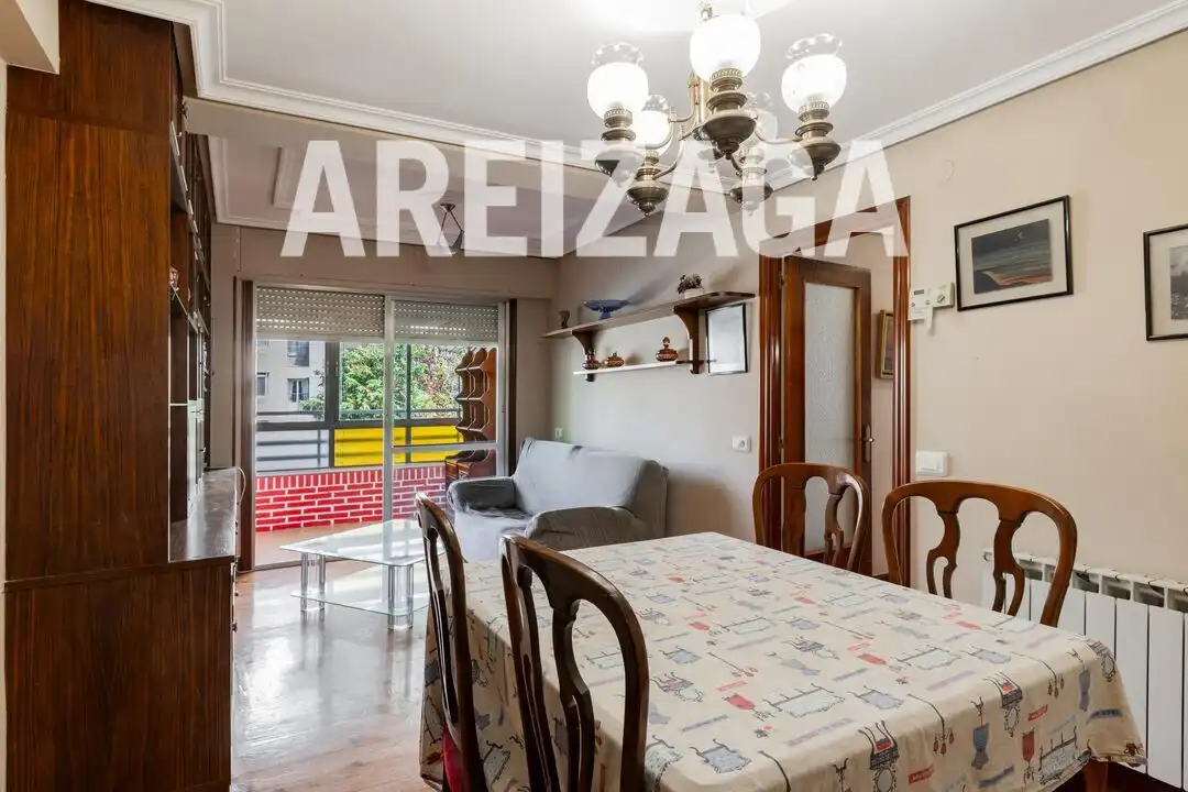 Vista exterior de Pis en venda en Donostia - San Sebastián  amb Calefacció, Moblat i Balcó