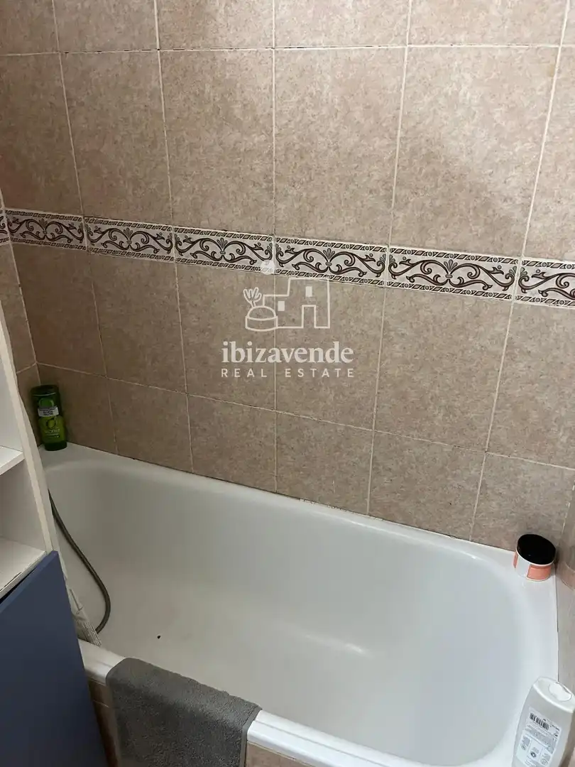 Baño de Piso de alquiler en Sant Joan de Labritja con Piscina, Amueblado y Piscina comunitaria