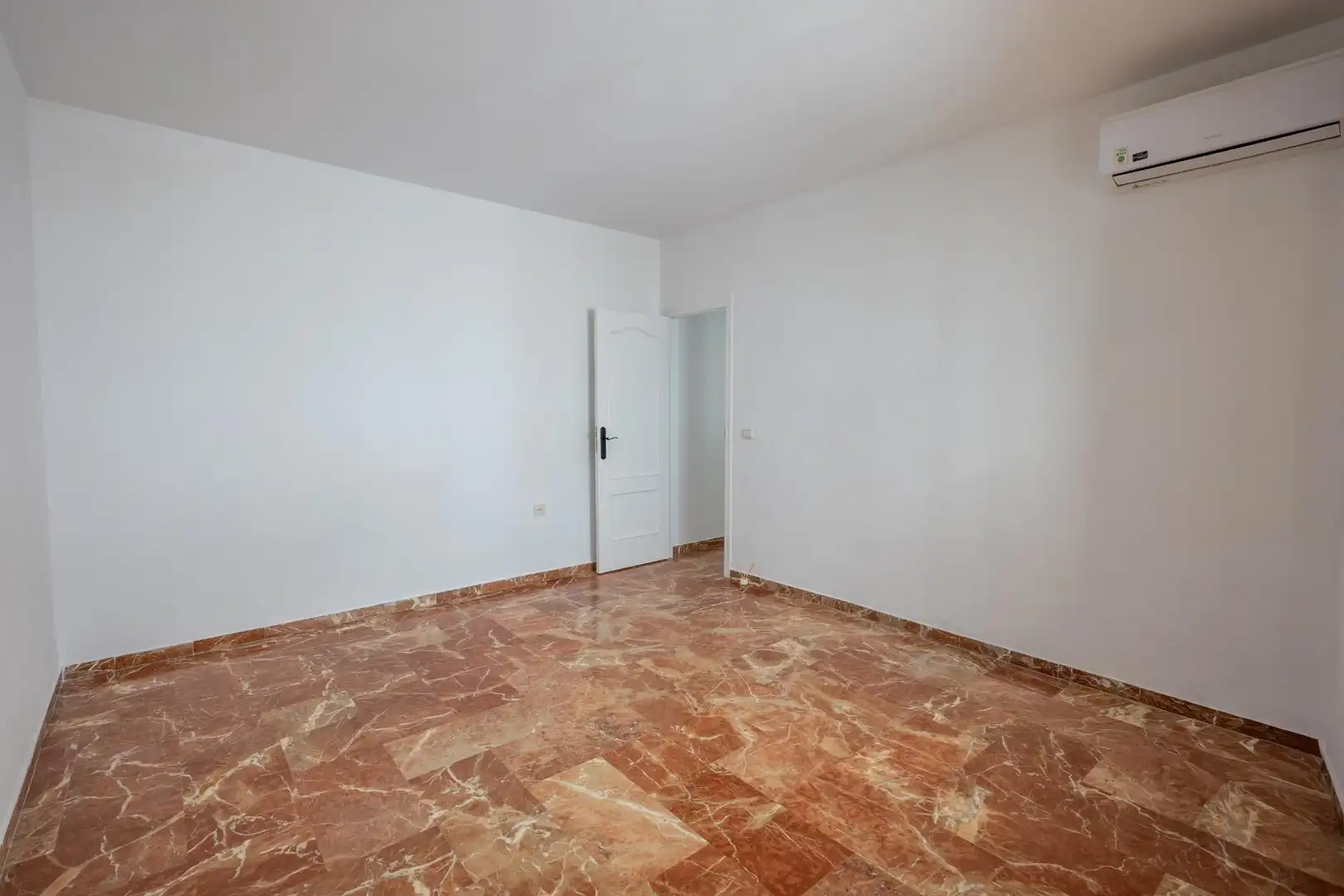 Dormitori de Pis en venda en Motril amb Aire condicionat i Balcó
