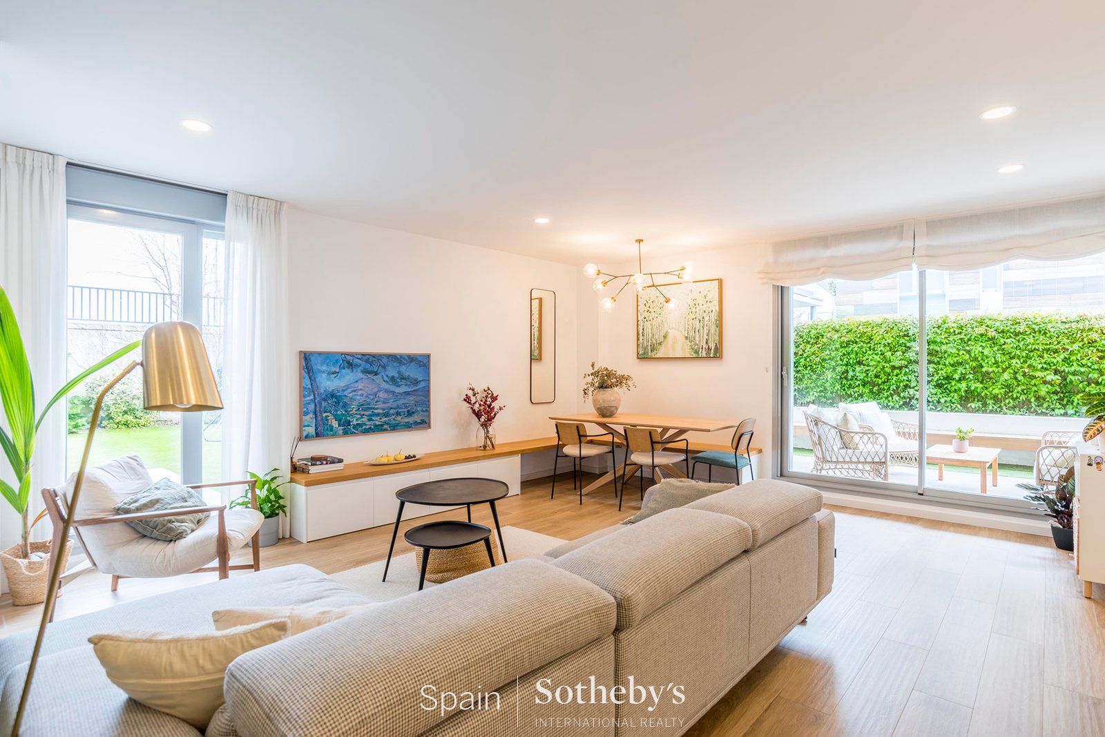 Living room of Apartments for sale in Las Rozas de Madrid  with Air Conditioner, Heating and Private garden