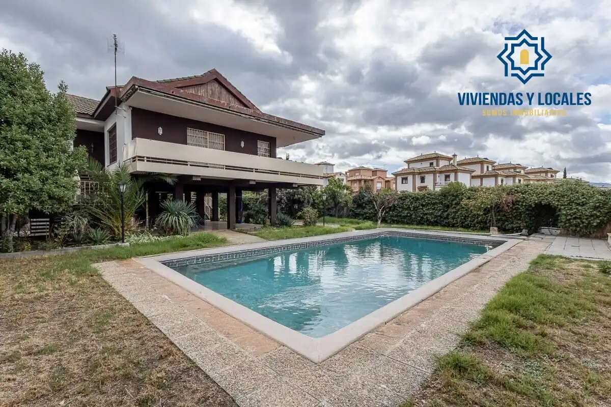 Casa con terrazza in vendita a Avenida HUETOR VEGA