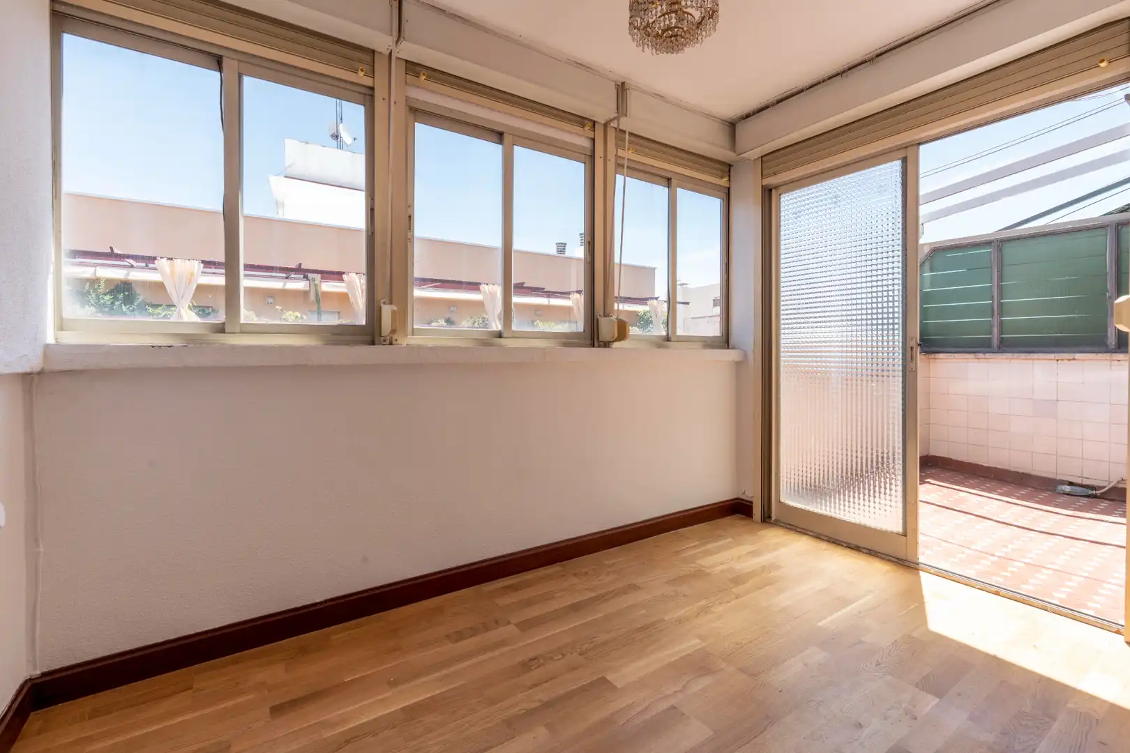 Schlafzimmer von Dachboden zum Verkauf in Madrid mit Klimaanlage, Heizung und Parkett