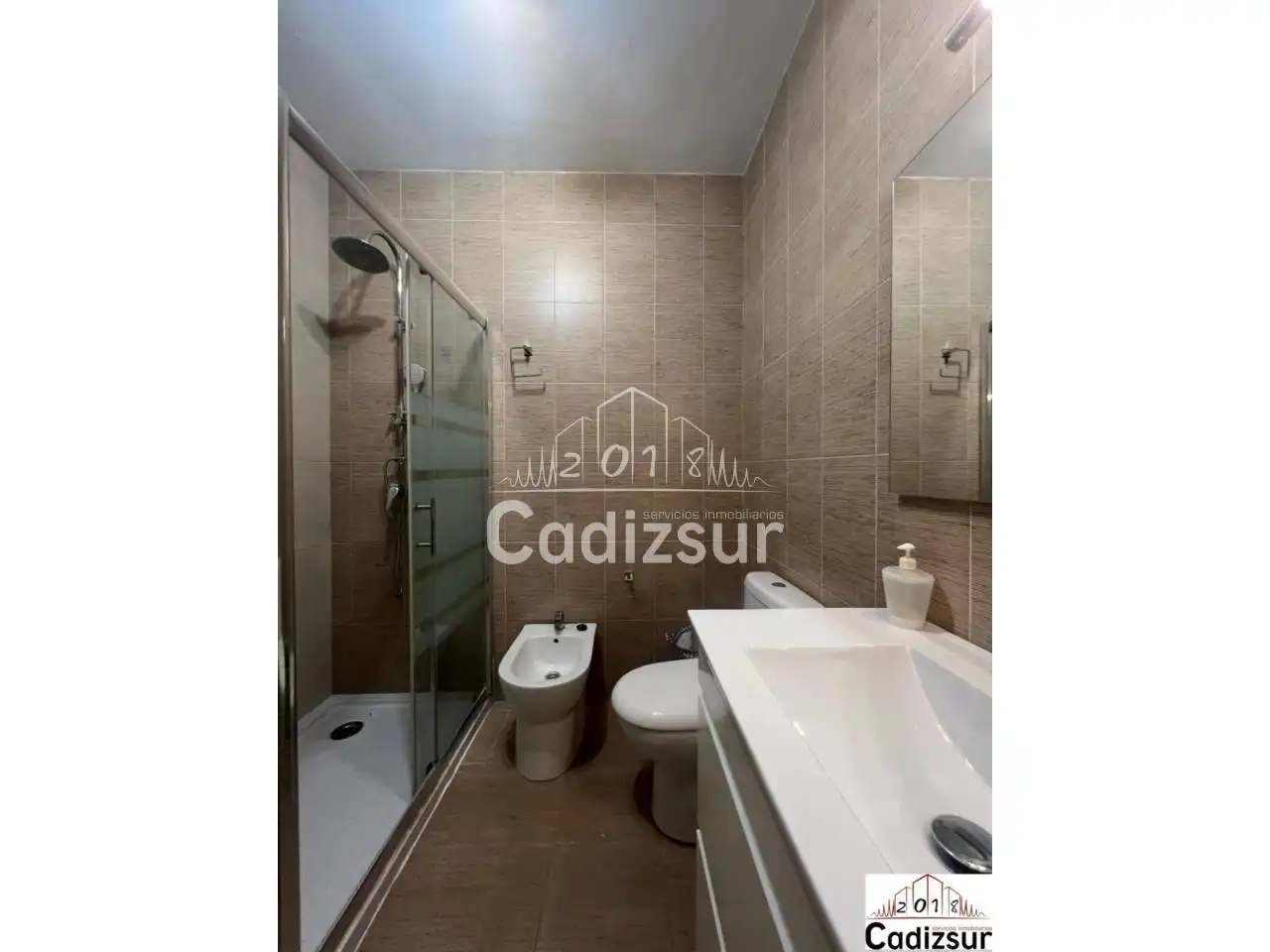 Baño de Piso de alquiler en Cádiz con Terraza y Amueblado