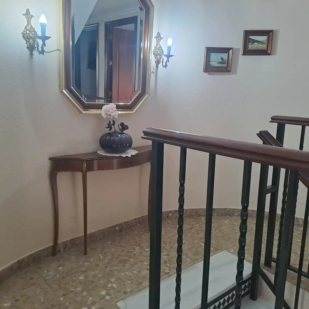 Casa adosada en venda en Dos Hermanas amb Aire condicionat, Traster i Piscina comunitària