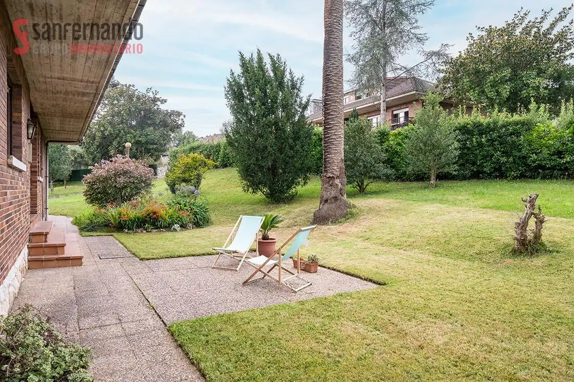 Jardín de Casa o chalet en venta en Torrelavega  con Calefacción, Jardín privado y Terraza