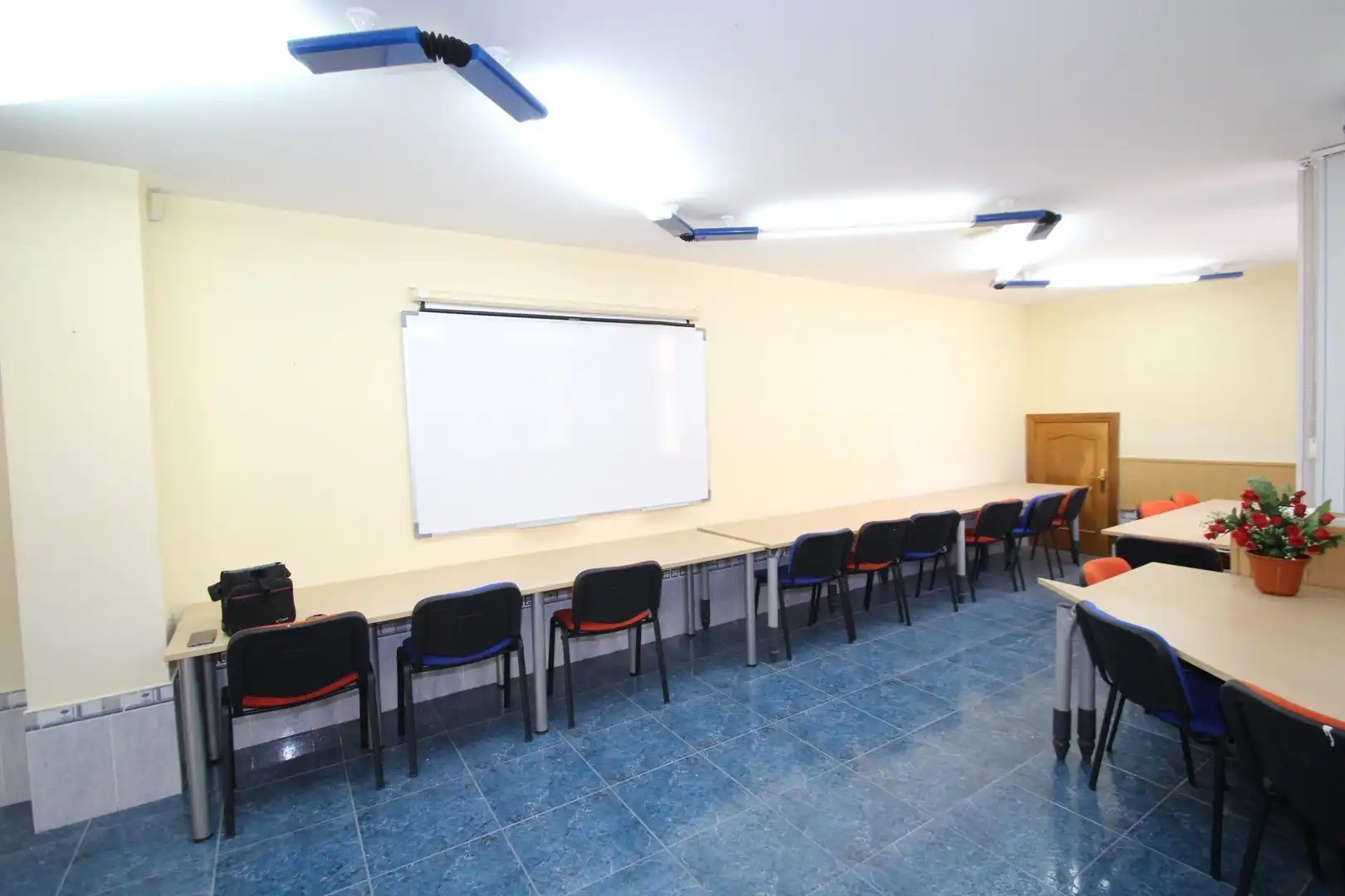Local en venta en Las Gabias con Aire acondicionado