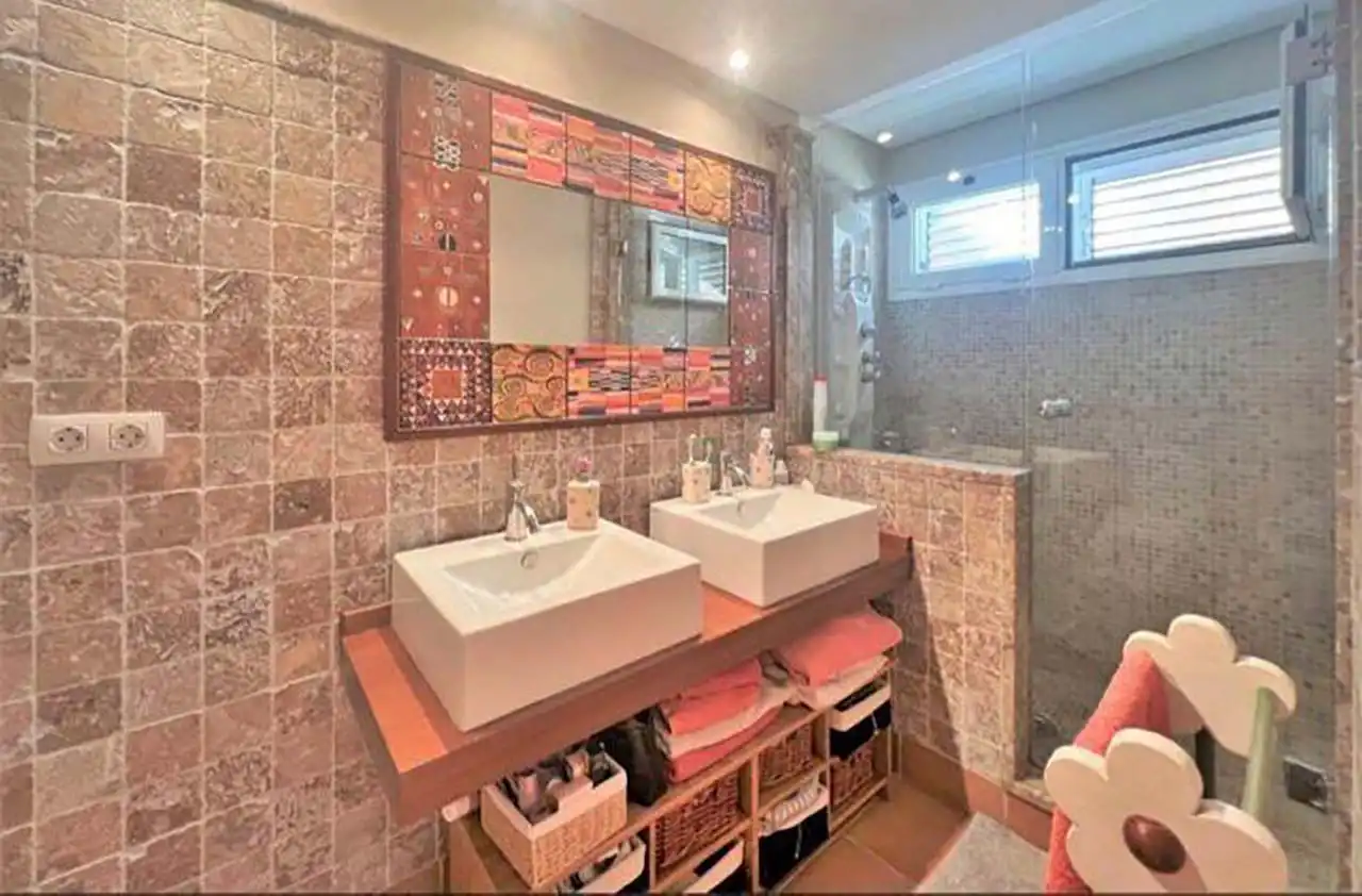 Baño de Casa o chalet de alquiler en Benicasim / Benicàssim con Aire acondicionado, Calefacción y Jardín privado