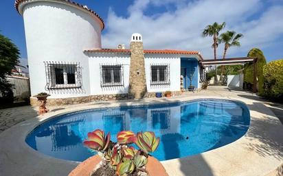 Vista exterior de Casa o xalet en venda en Dénia amb Aire condicionat, Terrassa i Piscina