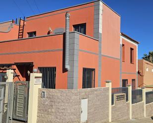 Exterior view of Single-family semi-detached for sale in San Cristóbal de la Laguna  with Parquet flooring, Terrace and Oven