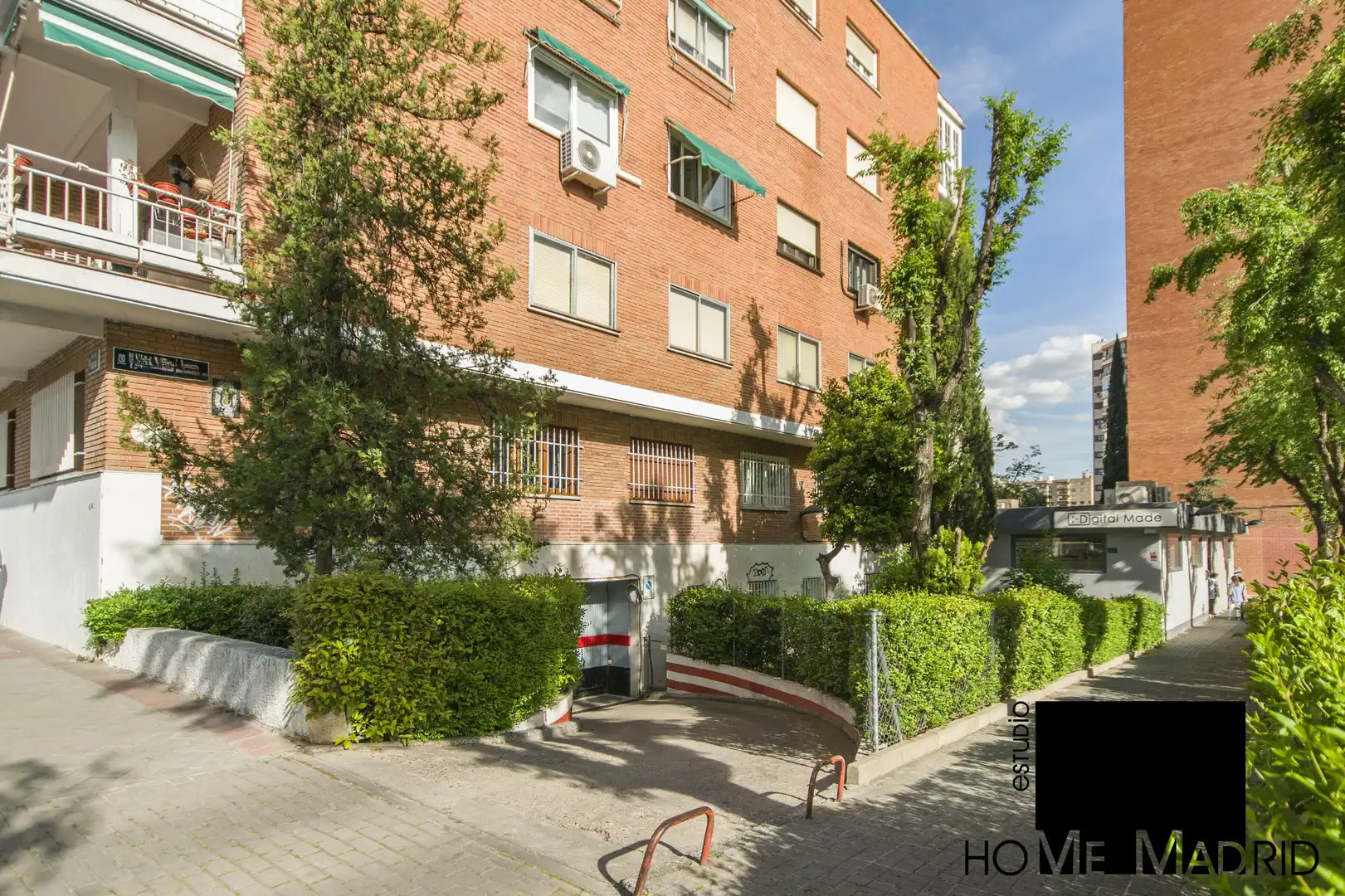 Vista exterior de Piso en venta en Madrid con Calefacción y Parquet