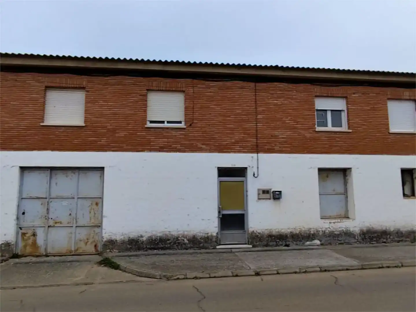 Vista exterior de Piso en venta en Monfarracinos
