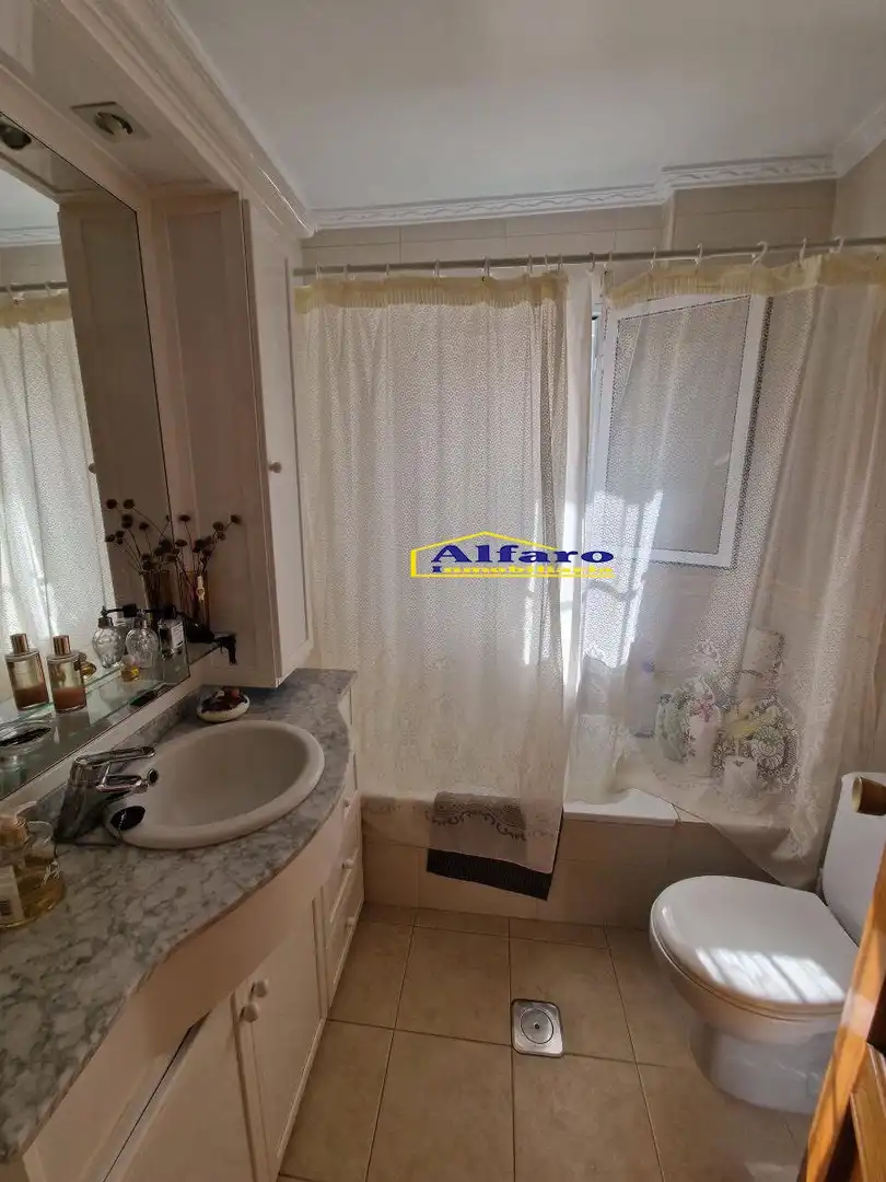 Baño de Casa adosada en venta en Almonte con Terraza, Trastero y Balcón