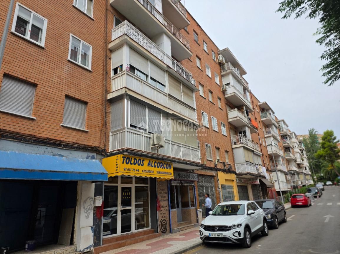 Vista exterior de Local en venda en Alcorcón