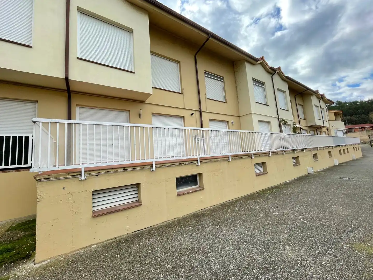 Vista exterior de Dúplex en venta en Cuzcurrita de Río Tirón con Calefacción, Amueblado y Horno