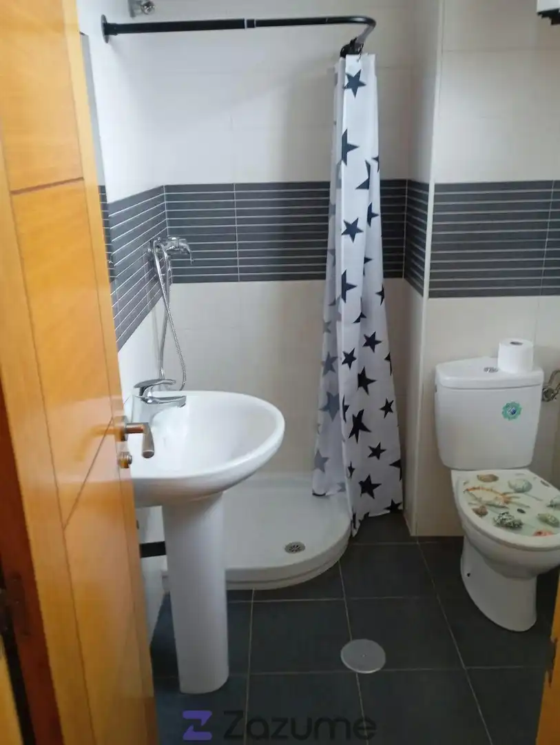 Bathroom of Flat for rent in Camarena  with Heating, Parquet flooring and Terrace