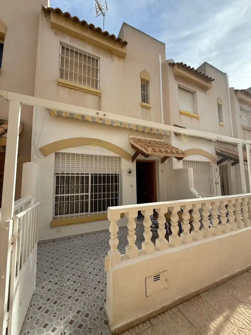 Vista exterior de Casa adosada en venta en Cartagena con Trastero, Amueblado y Horno