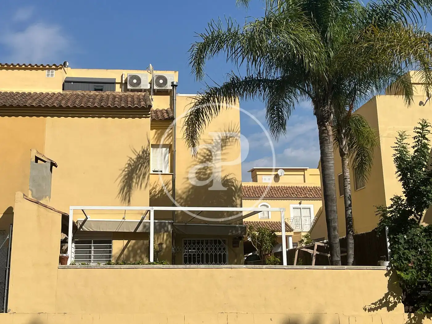 Vista exterior de Casa o xalet en venda en Godelleta amb Aire condicionat, Calefacció i Jardí privat