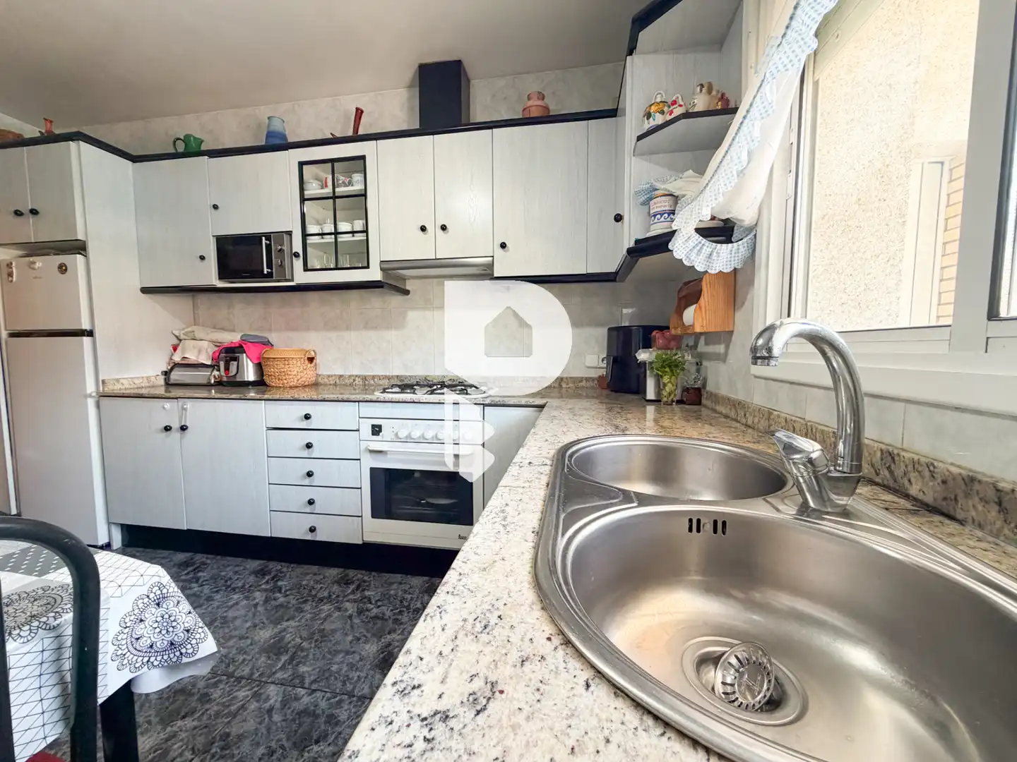 Küche von Haus oder Chalet zum Verkauf in Sant Vicenç Dels Horts mit Klimaanlage, Heizung und Privatgarten