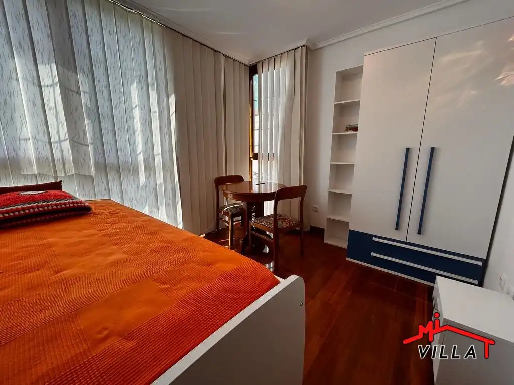 Habitación de Piso en venta en Voto con Calefacción, Trastero y Amueblado