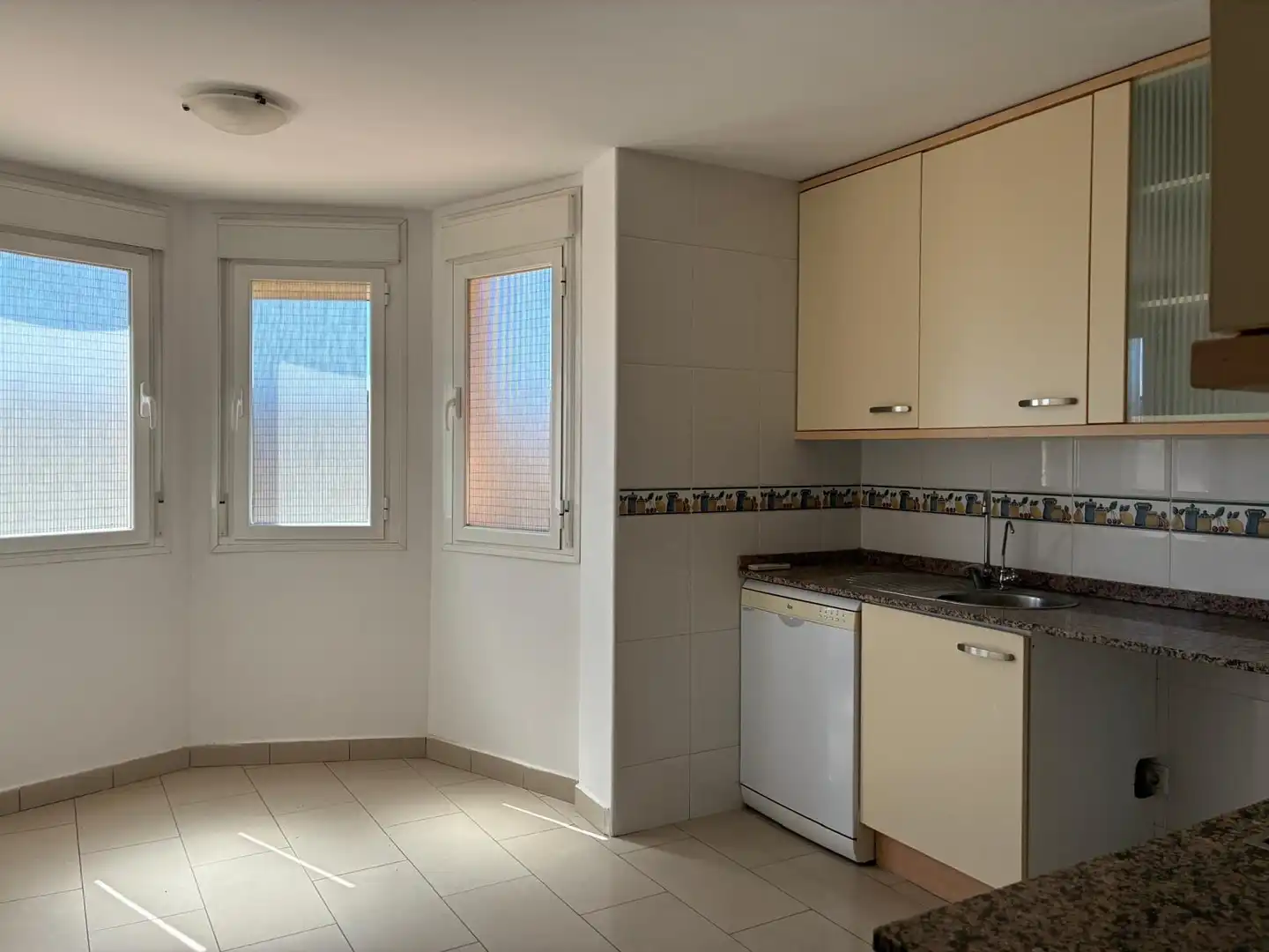 Cuina de Casa o xalet en venda en Alicante / Alacant amb Aire condicionat, Terrassa i Piscina comunitària