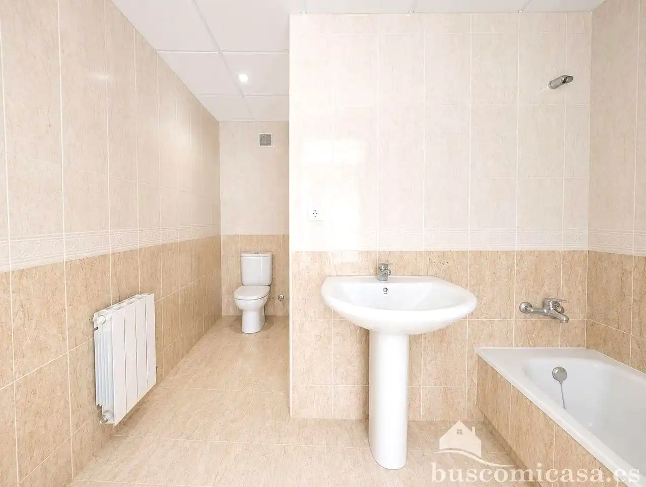 Badezimmer von Wohnung zum Verkauf in Bailén mit Klimaanlage, Heizung und Terrasse