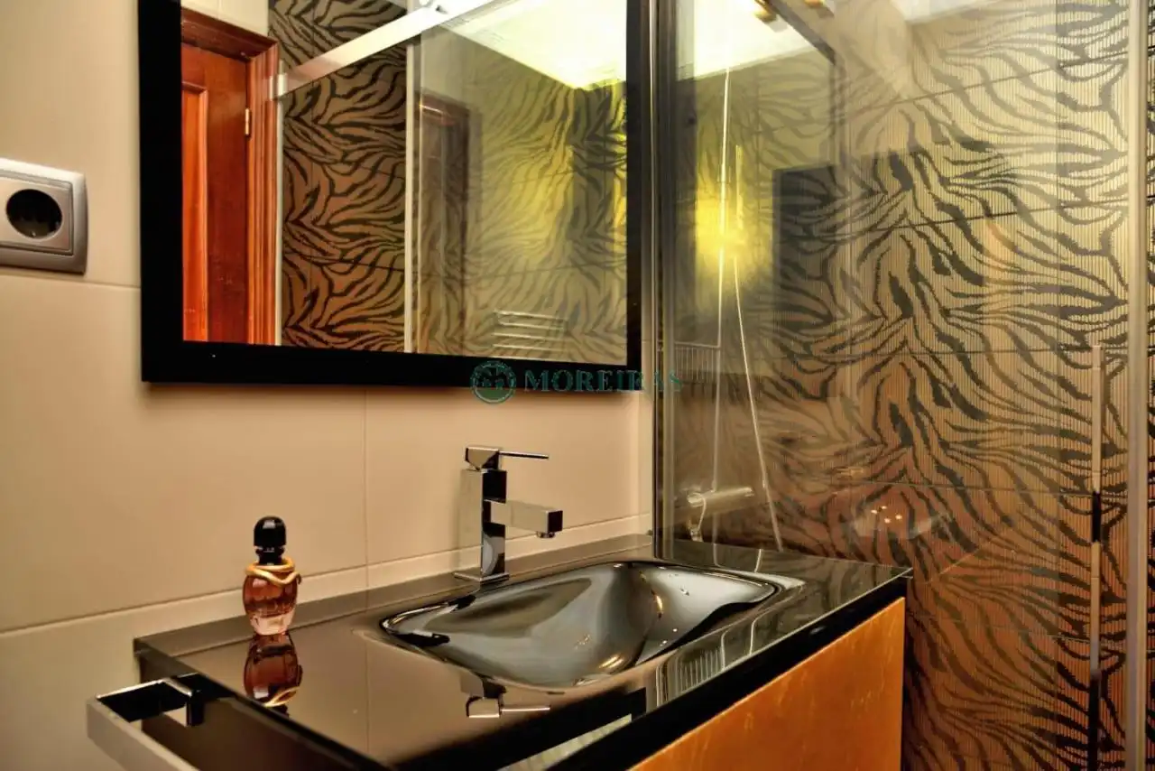 Badezimmer von Wohnung zum Verkauf in Ourense Capital  mit Heizung, Abstellraum und Balkon