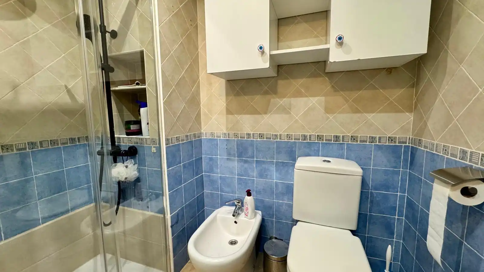 Bathroom of Flat for share in Burjassot  with Air Conditioner, Heating and Balcony