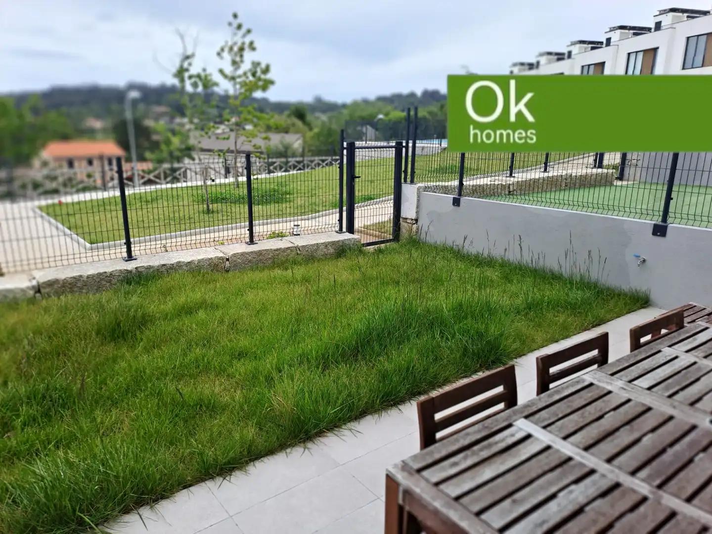 Casa adosada en venta en Oleiros con Calefacción, Parquet y Terraza
