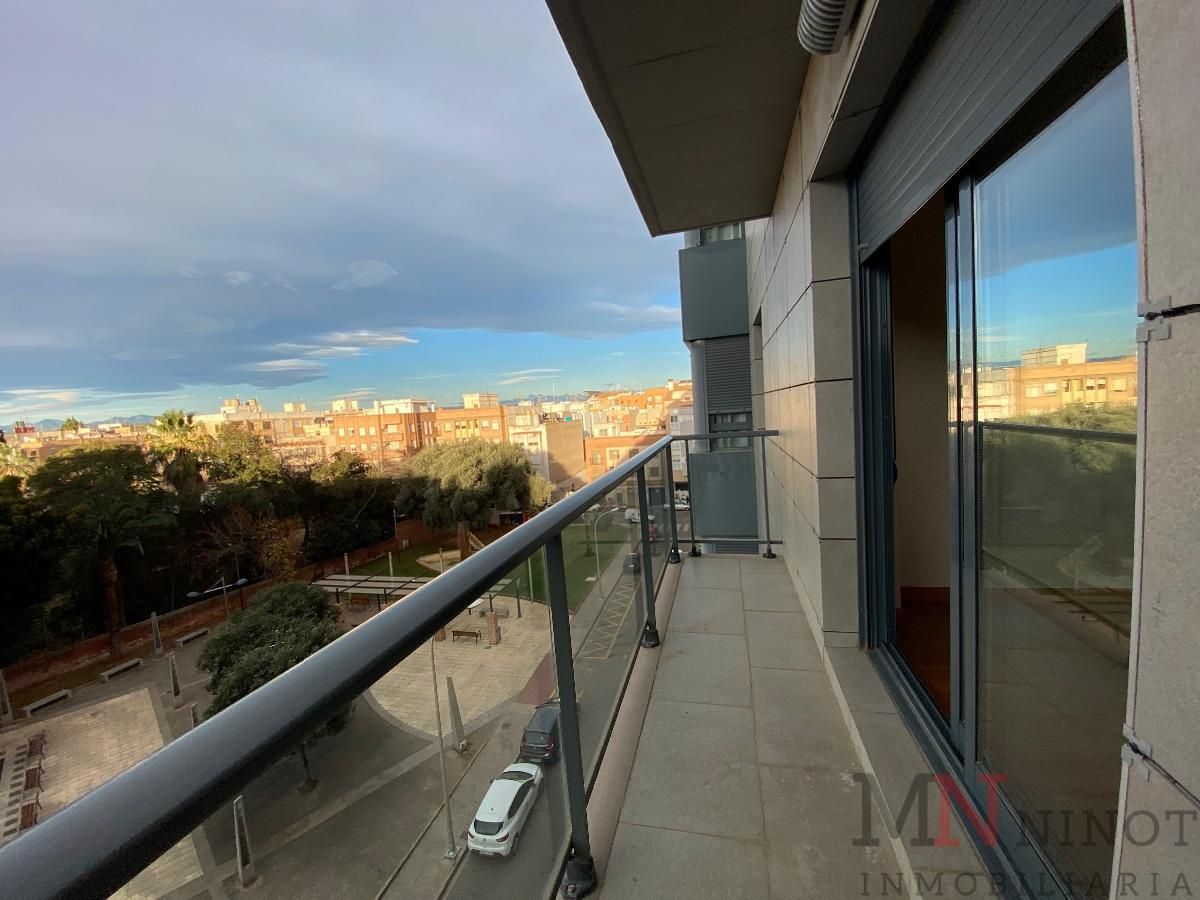 Exterior view of Flat to rent in Vila-real  with Air Conditioner, Parquet flooring and Terrace