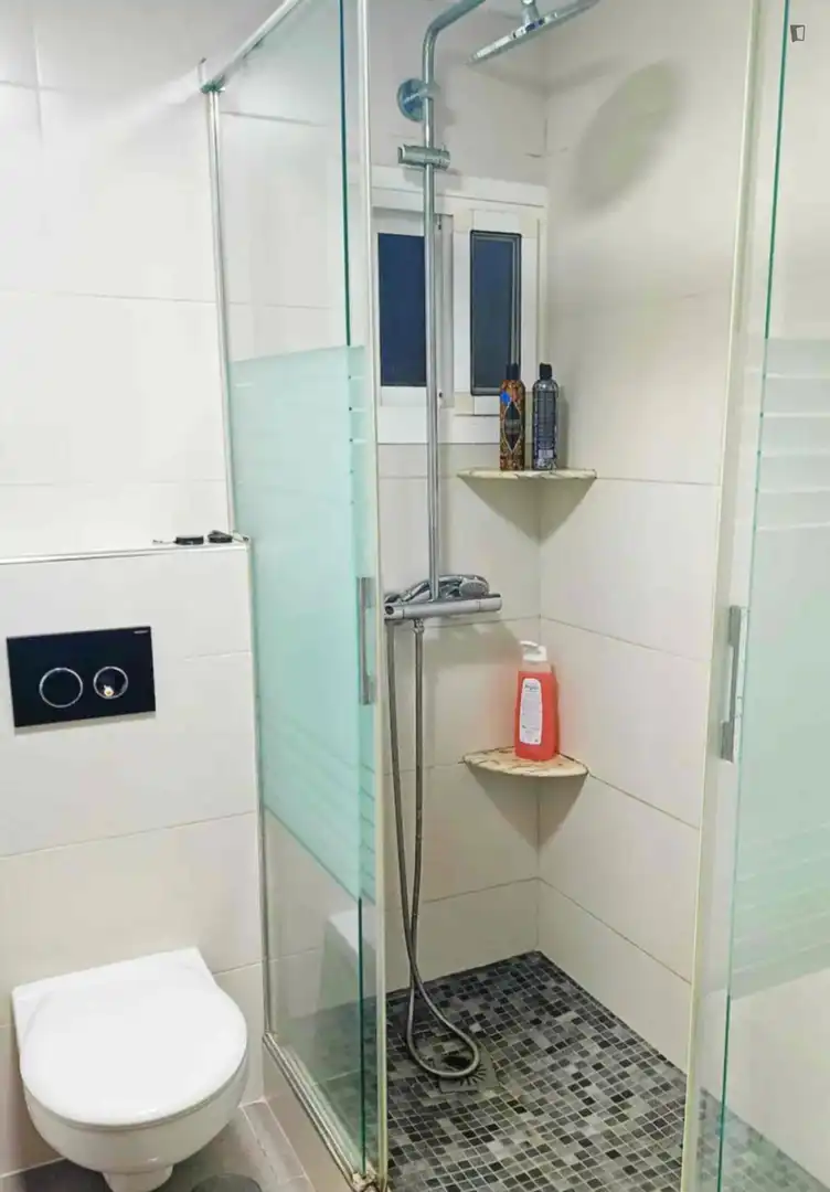Bany de Apartament per a compartir en Móstoles amb Aire condicionat, Moblat i Forn