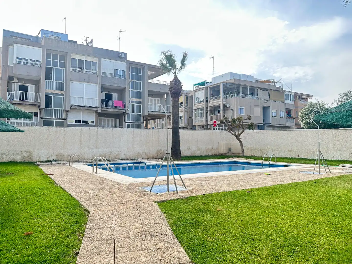 Piscina de Dúplex en venta en Torrevieja con Aire acondicionado, Terraza y Piscina