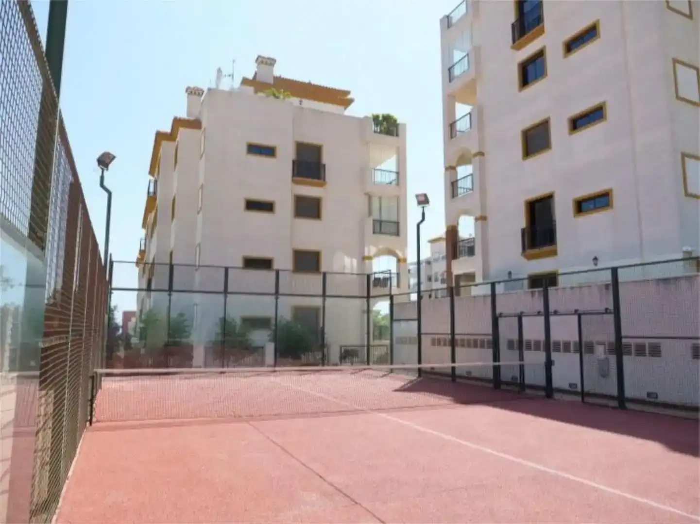 Vista exterior de Pis en venda en Guardamar del Segura amb Aire condicionat, Piscina i Balcó