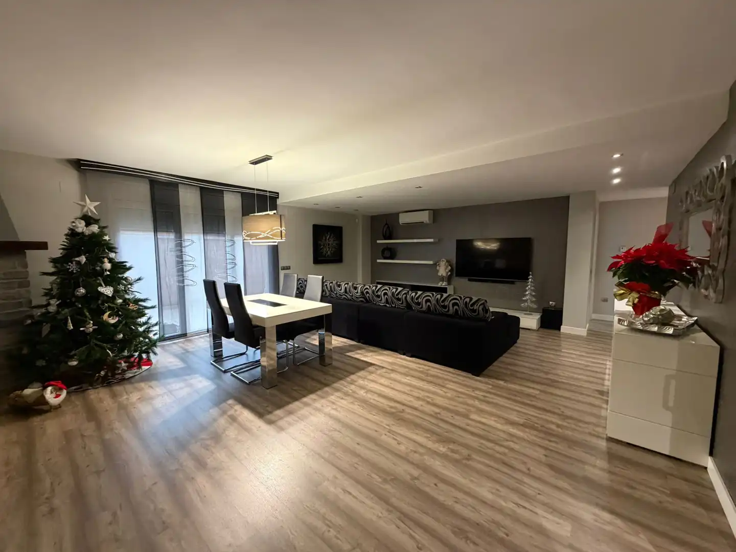 Living room of Houses for sale in Albesa  with Air Conditioner, Heating and Parquet flooring
