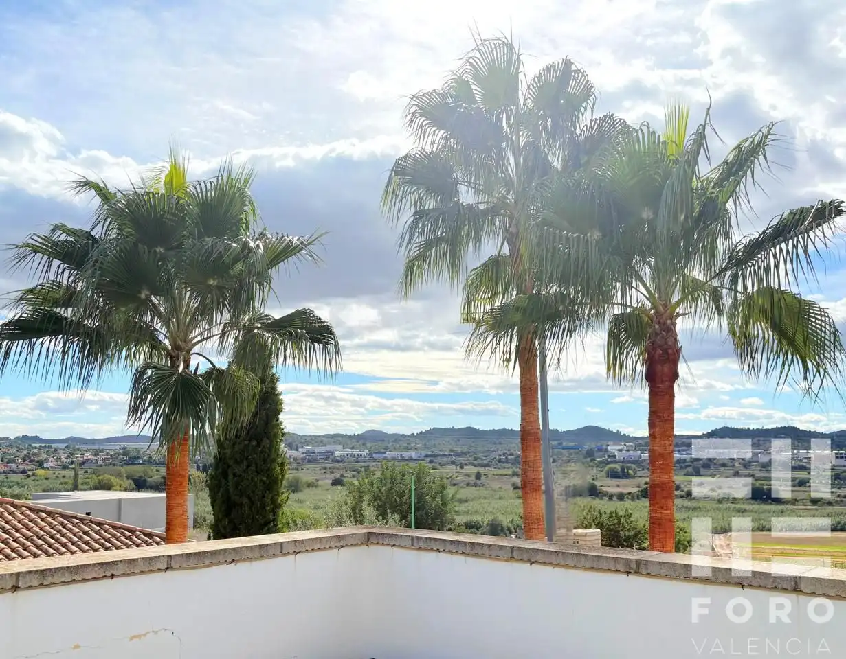 Vista exterior de Casa o chalet en venta en L'Eliana con Aire acondicionado, Jardín privado y Terraza