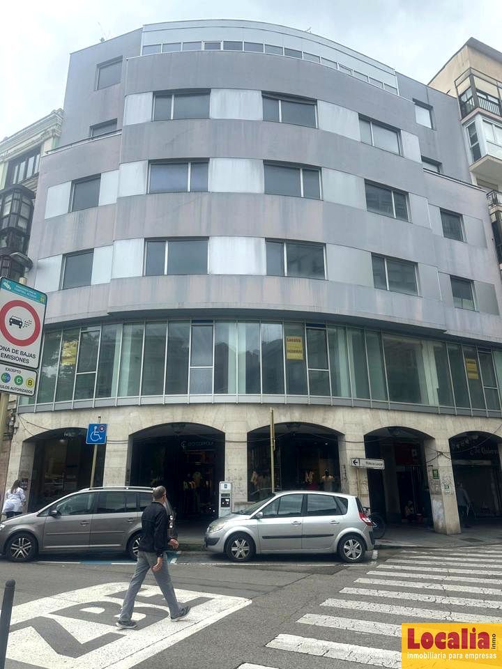 Vista exterior de Edificio en venta en Torrelavega 