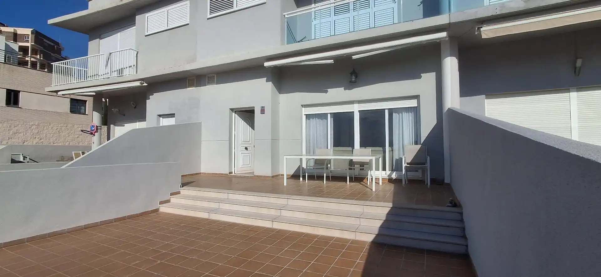 Terrasse von Einfamilien-Reihenhaus zum Verkauf in Cullera mit Klimaanlage, Terrasse und Möbliert