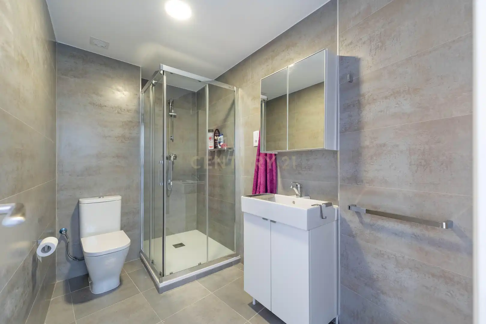 Baño de Local en venta en Madrid con Internet