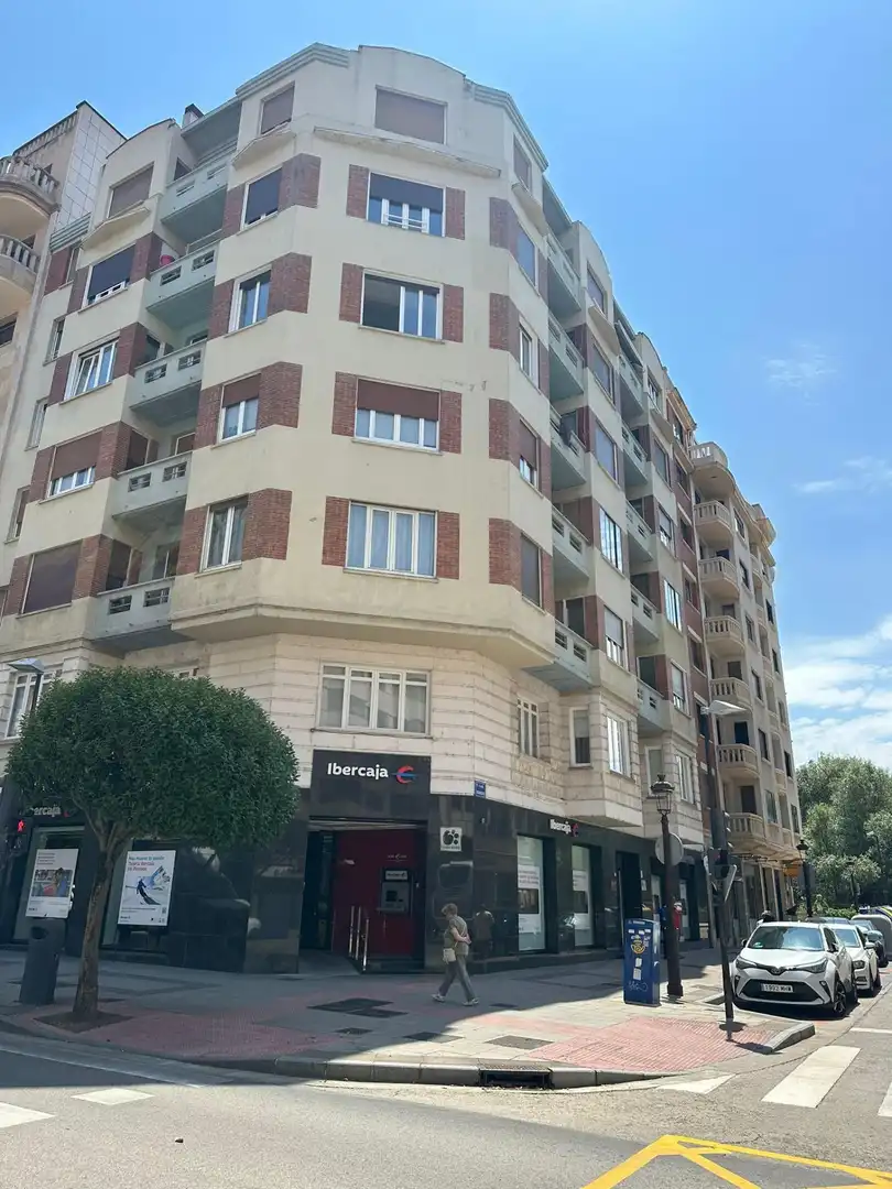 Vista exterior de Pis per a compartir en Burgos amb Calefacció i Moblat