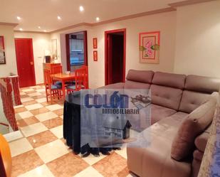 Sala d'estar de Dúplex en venda en Martos amb Aire condicionat, Traster i Moblat